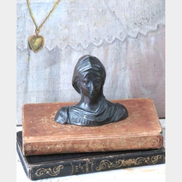 Buste "Beatrice", begin 1900