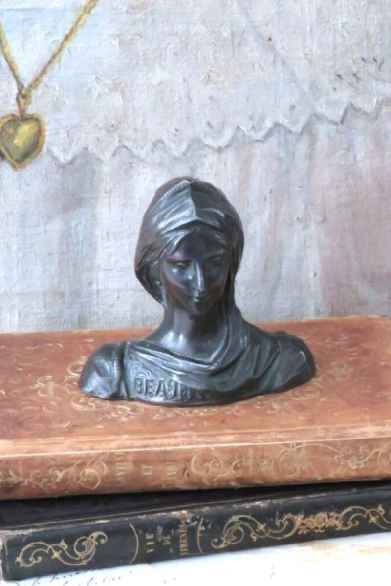 Buste "Beatrice", begin 1900