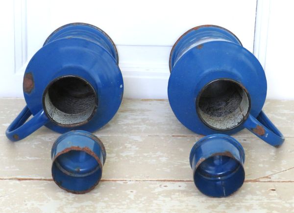 Oude emaille water-/ melkkan “Polkadots blauw”ca. 1950