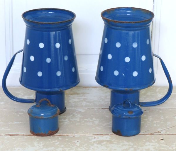 Oude emaille water-/ melkkan “Polkadots blauw”ca. 1950