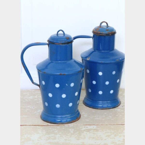 Oude emaille water-/ melkkan “Polkadots blauw”ca. 1950