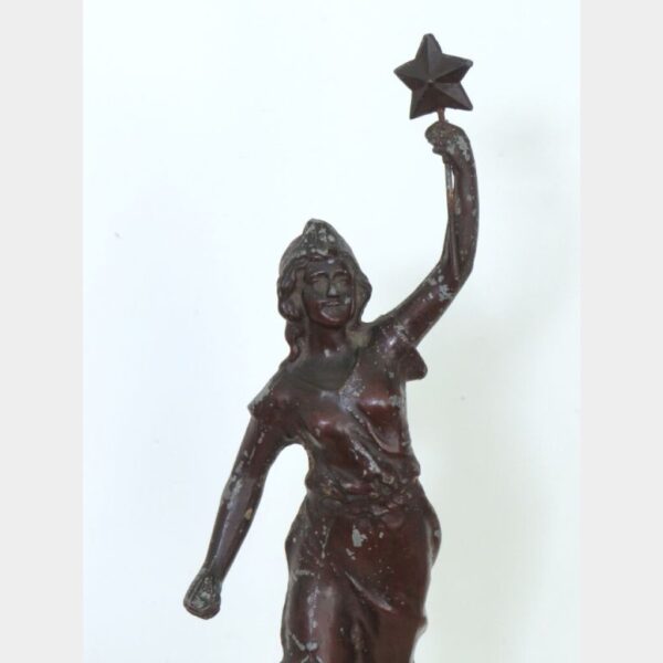 Antiek beeld "La Nuit"