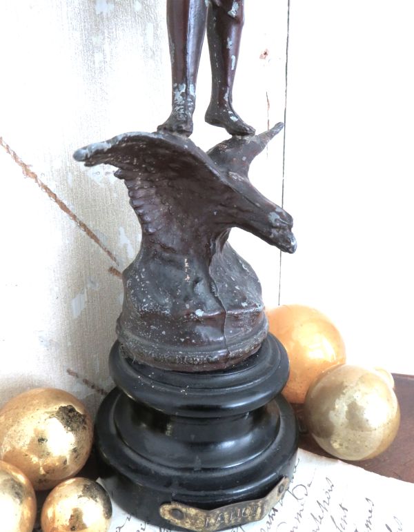 Antiek beeld "La Nuit"