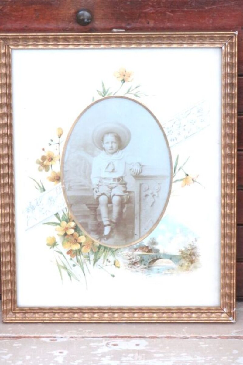 Antieke foto " Jongen met strohoedje"