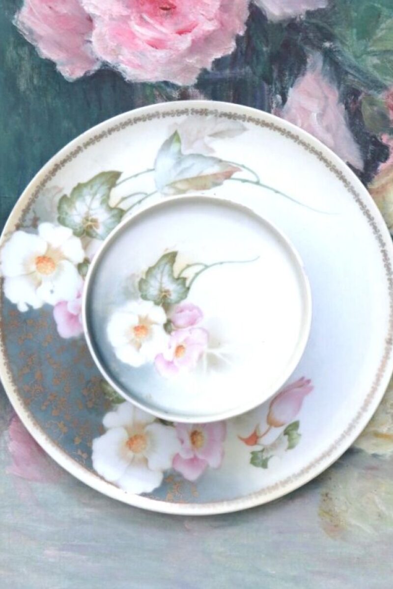 Antieke serveerschaal/ etagère RS "Wilde rozen" 1920