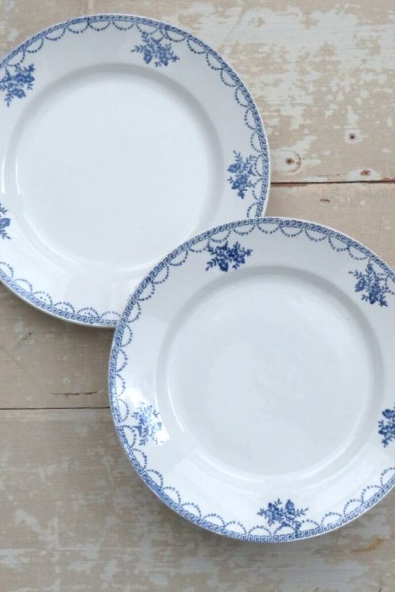 Set (2) Franse borden Saint Amand met bloemmotief*