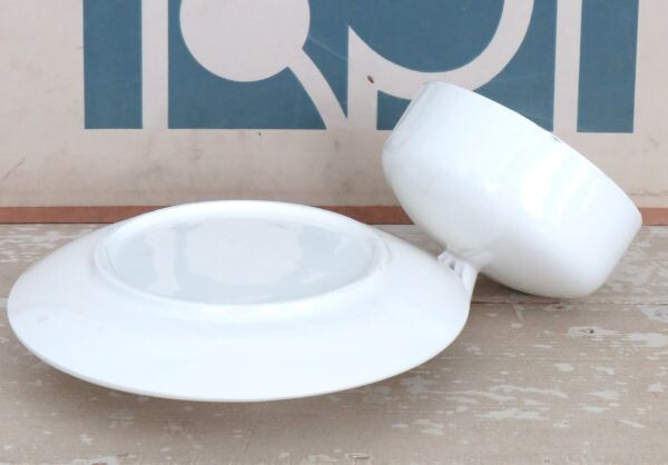 Witte botervloot/ boterstolp met onderbord