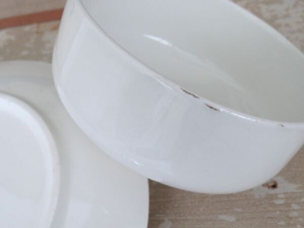 Witte botervloot/ boterstolp met onderbord