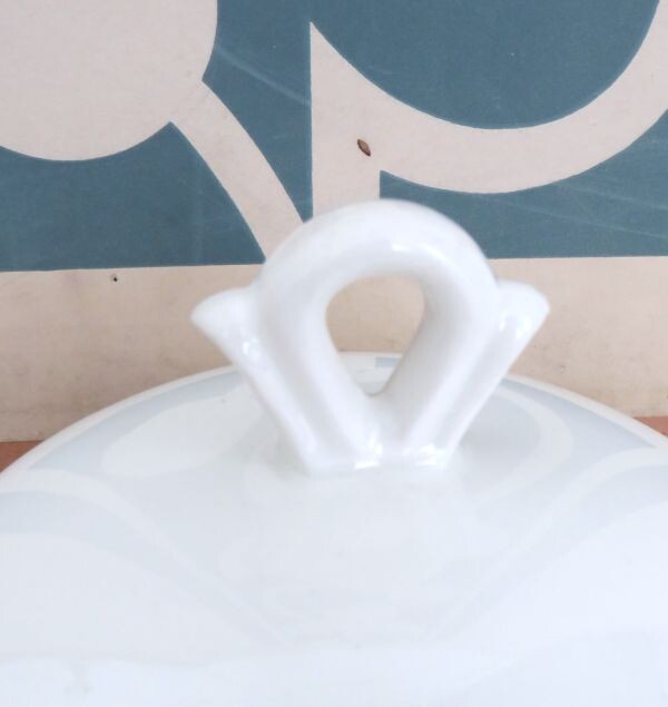 Witte botervloot/ boterstolp met onderbord