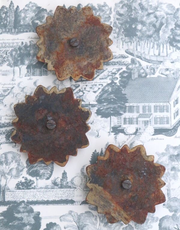Antieke Franse bronzen bloemrozetten