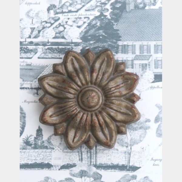 Antieke Franse bronzen bloemrozetten