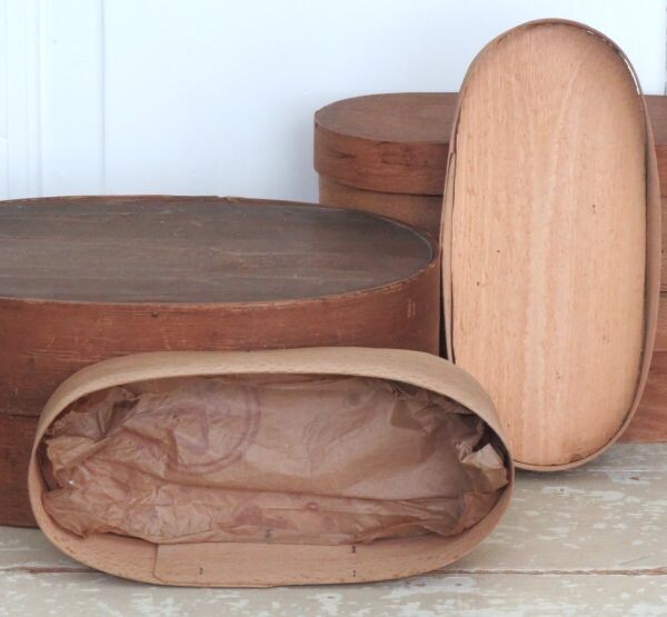 Antieke spanen doos Madeleines "Hôtel de la Cloche d'Or" 1910/1920