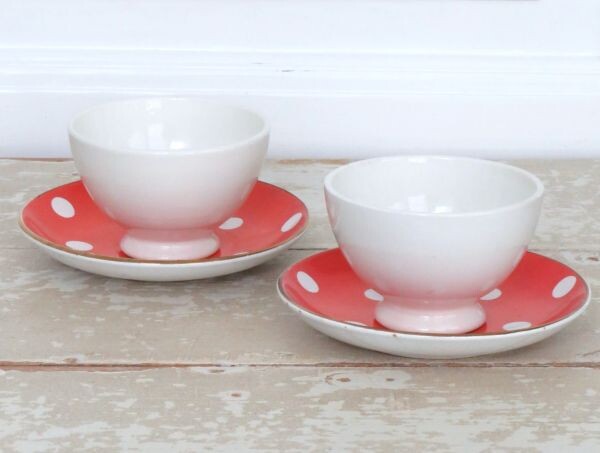 2 Onderbordjes Sarreguemines & Digoin "Polkadots rood/wit"