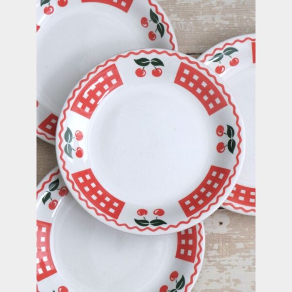 Engels vintage bord "John Tams"met kersenmotief