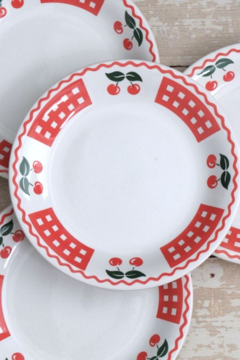 Engels vintage bord "John Tams"met kersenmotief