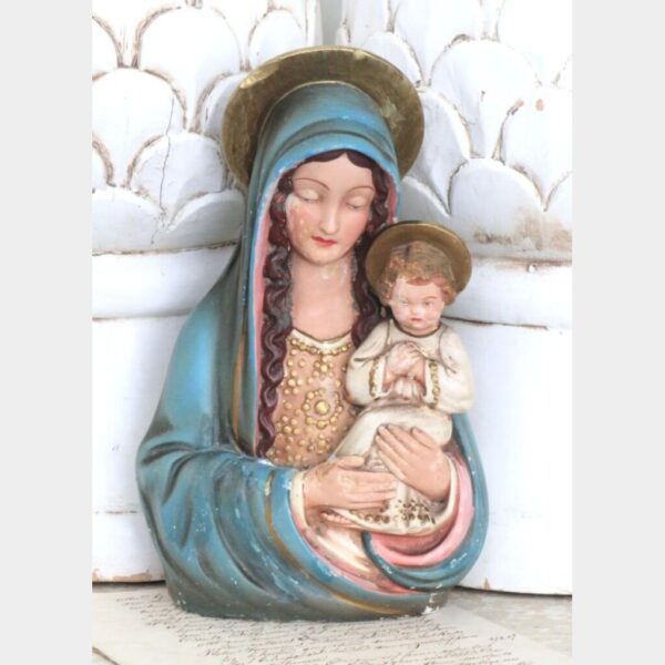 Oude buste madonna en kind