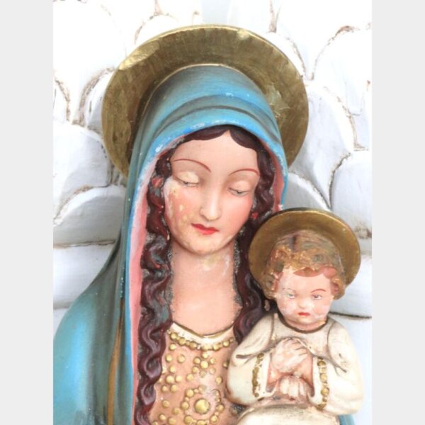 Oude buste madonna en kind