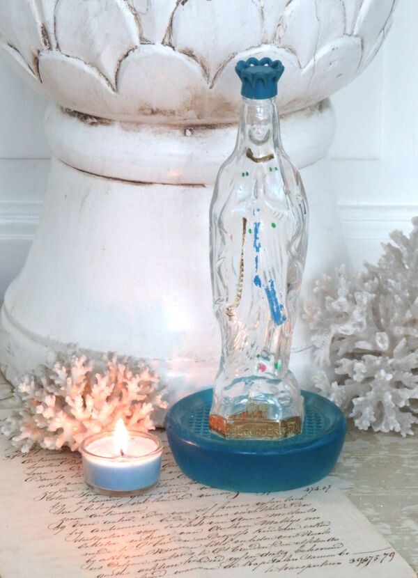 Oude wijwaterfles ND de Lourdes (3)
