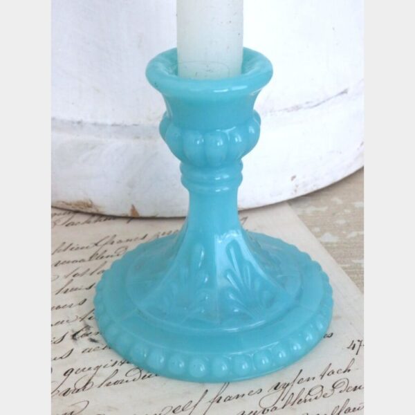 Franse opaline kandelaar
