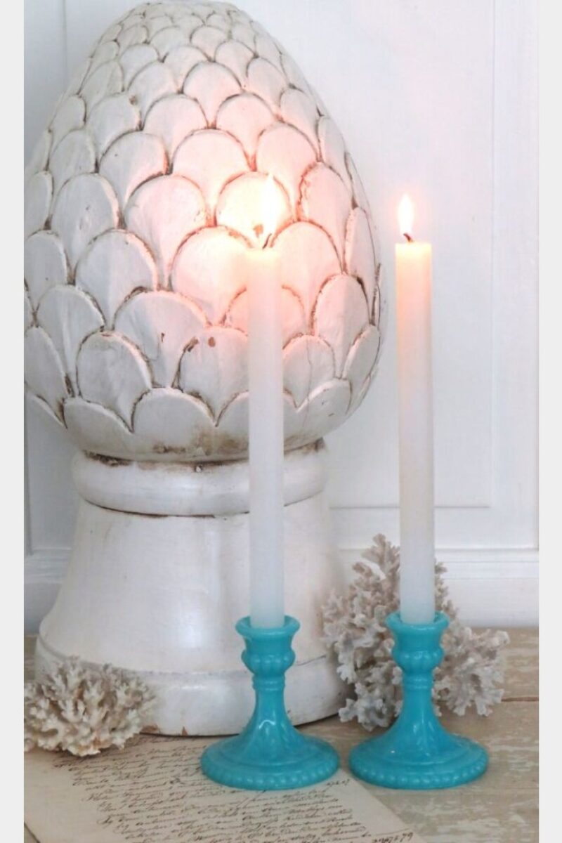 Franse opaline kandelaar