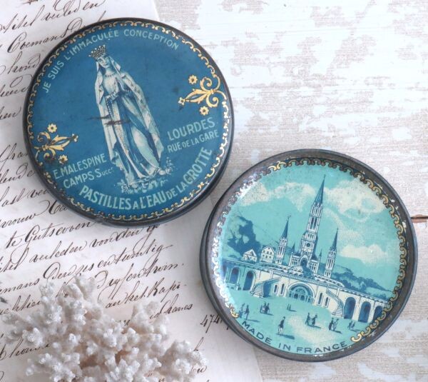 Antiek blikje Lourdes "Pastilles à L'Eau de la Grotte"