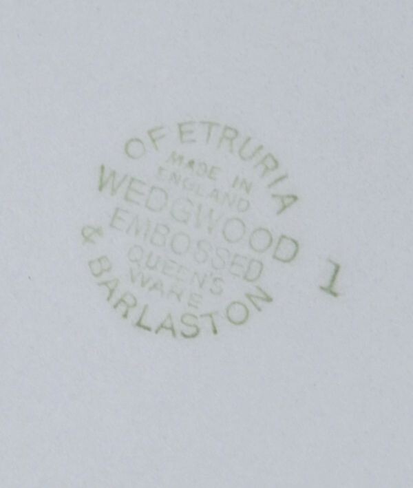 Bord Wedgwood "Embossed Queen's Ware "Druiven & bladeren", jaren 50