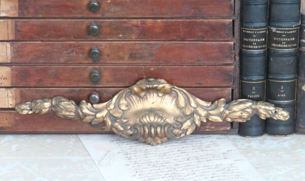 Antiek Frans ornament met schelp- en bladmotief